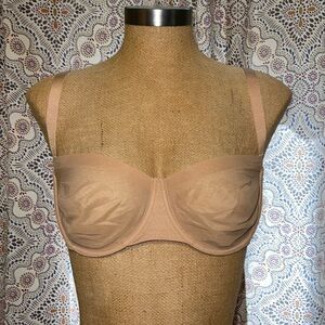 Skims no show molded 38D bra